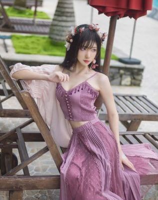 两乳房又高又大